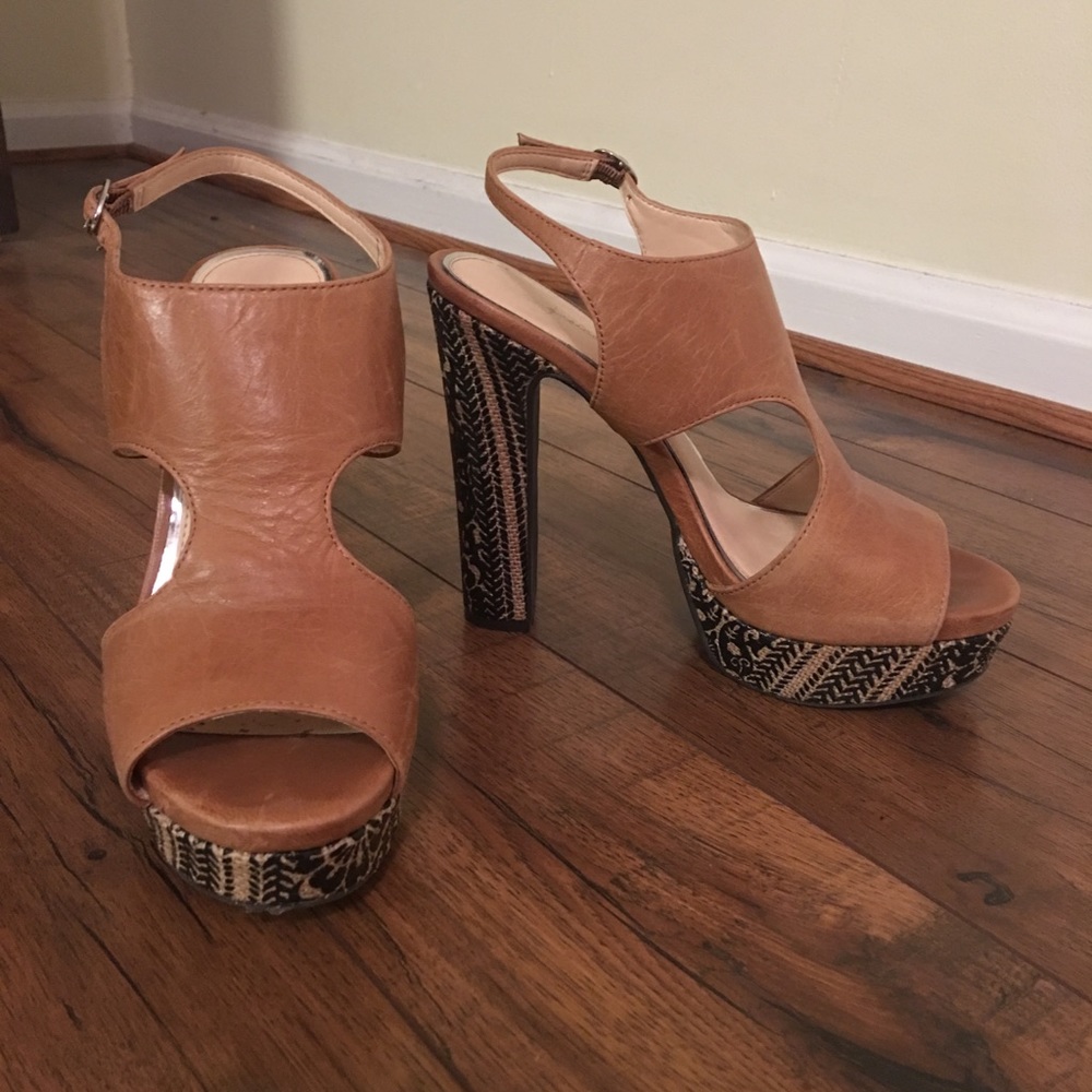 Jessica Simpson Tan & Black Heels